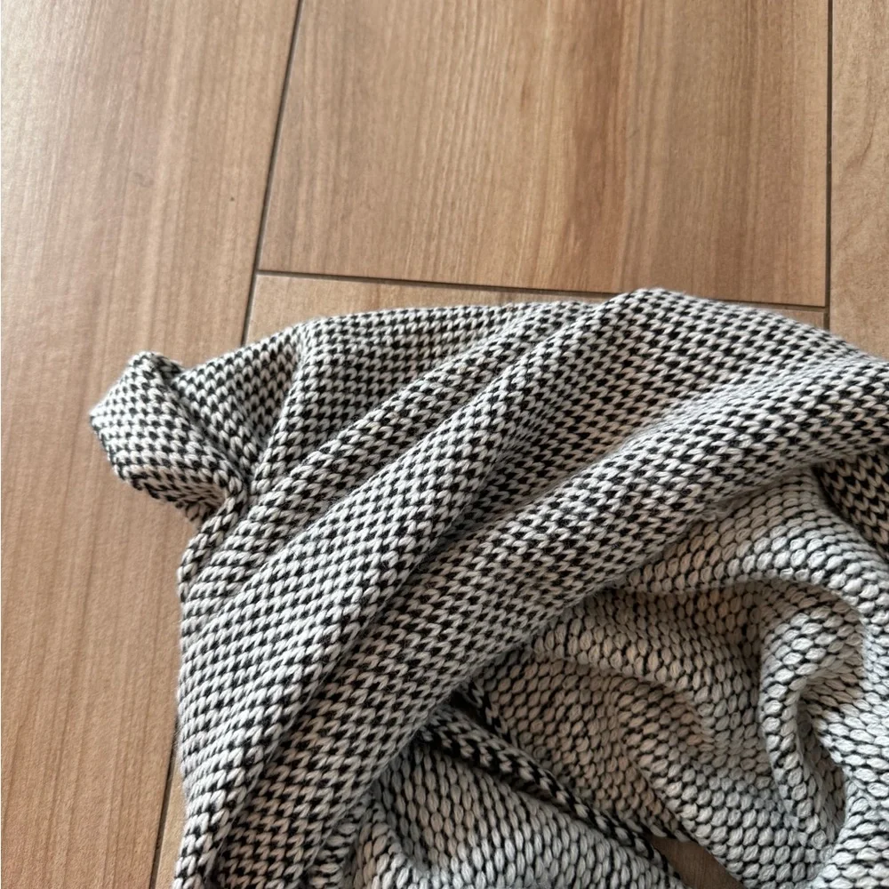 H&M Y2K esque Cozy Knit Infinity Scarf Gilmore Girls